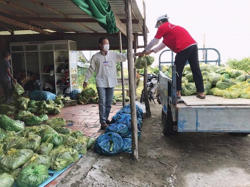 Tình người bao la